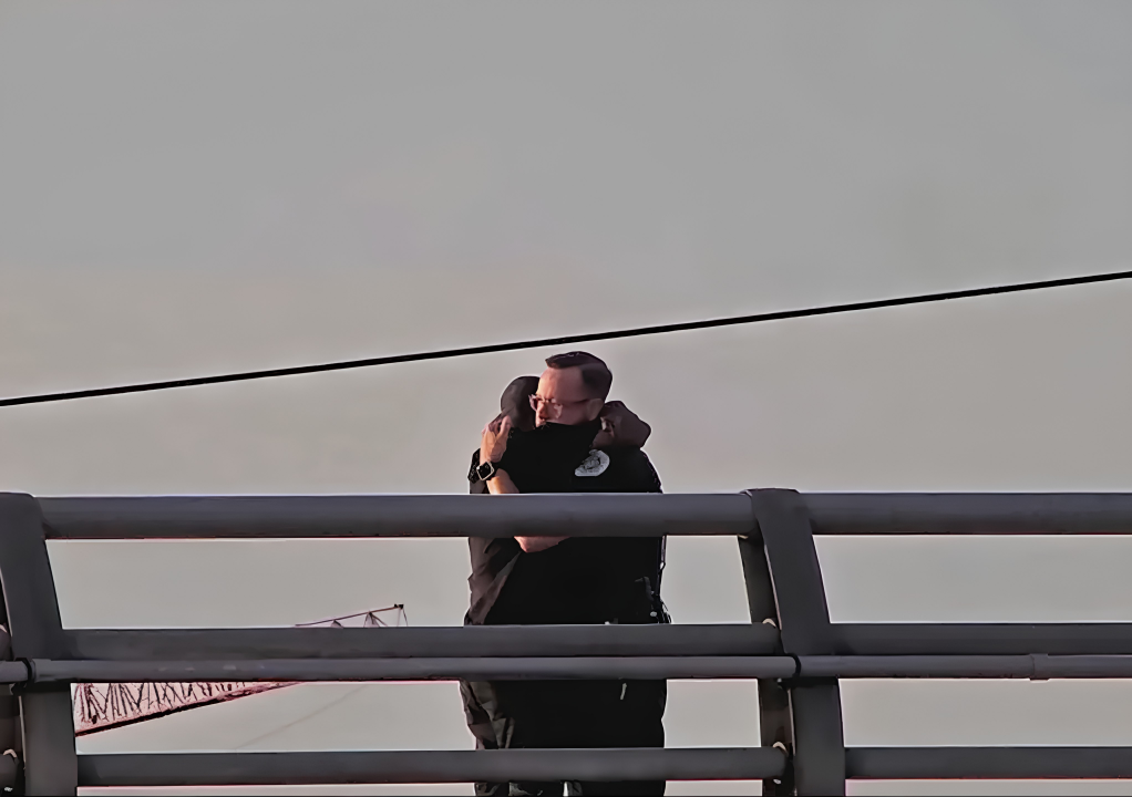 Lt Mike Hotz Talks Man Off Bridge Upscale